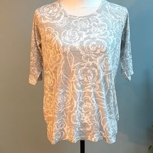 Whimsy Rose HiLo TShirt. Size Large